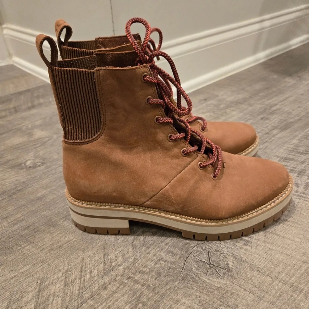 Toms Women’s Lace-Up Ankle Boots in Tan